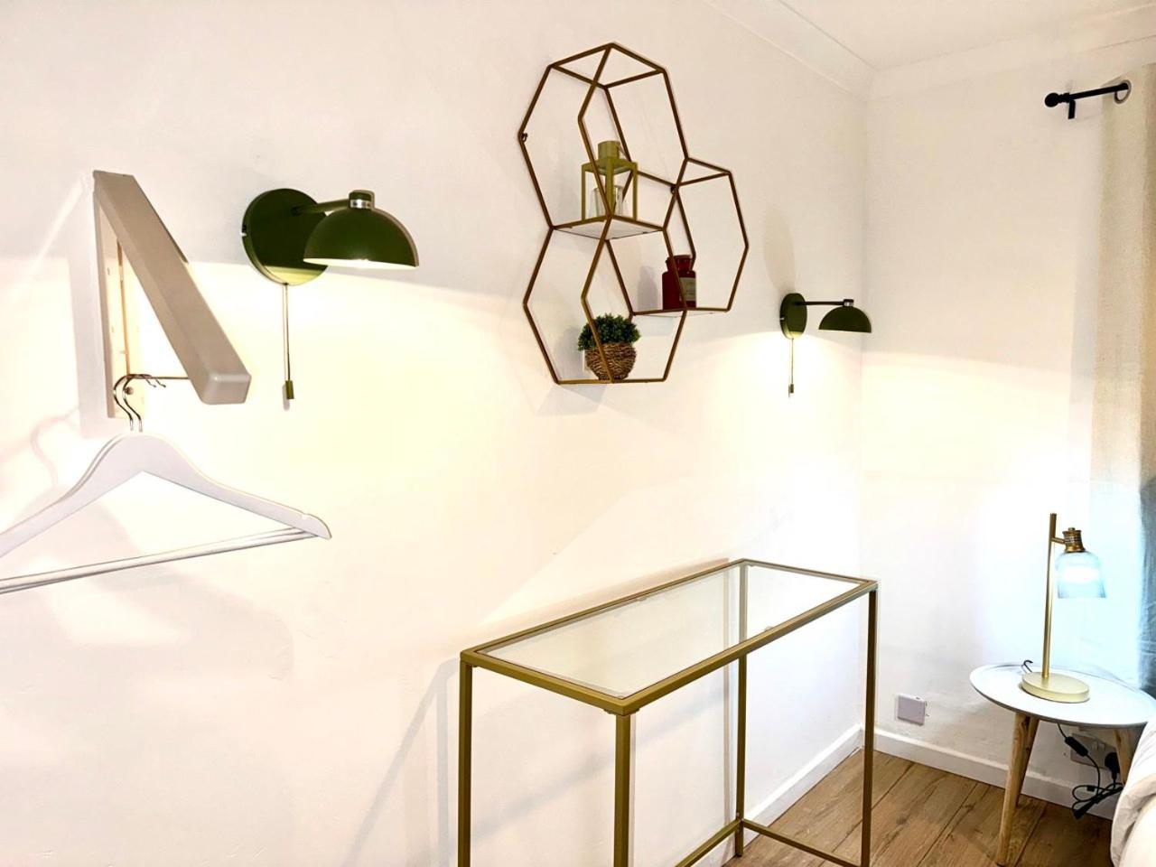 Rnm - Business Professionals Ready, Cost Effective For Large Stays! 3 Bedroom Lounge, Private Access & Entire Place, Kitchen & Washroom With Amenities, Smart Tv, Easy Access, Fast Wifi, Large Driveway, Great Transport Links, Near Worcester Hospital A Zewnętrze zdjęcie