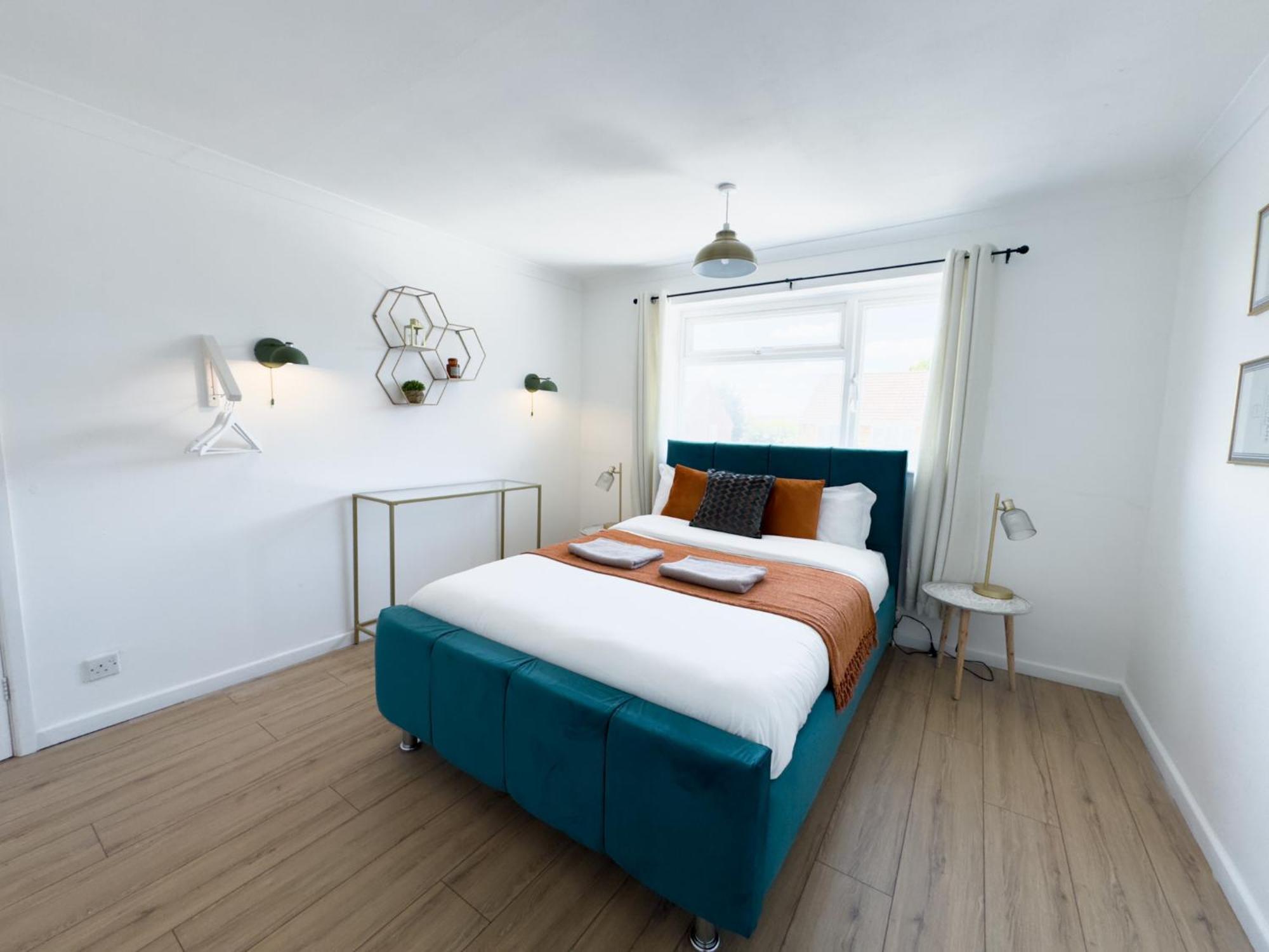 Rnm - Business Professionals Ready, Cost Effective For Large Stays! 3 Bedroom Lounge, Private Access & Entire Place, Kitchen & Washroom With Amenities, Smart Tv, Easy Access, Fast Wifi, Large Driveway, Great Transport Links, Near Worcester Hospital A Zewnętrze zdjęcie