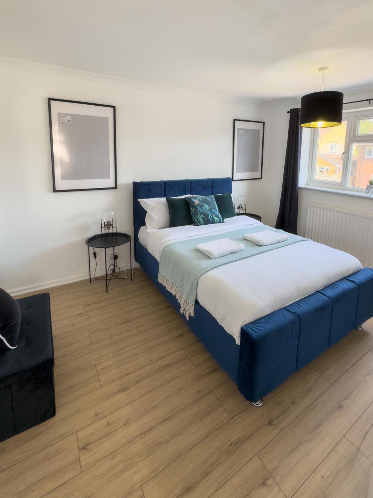 Rnm - Business Professionals Ready, Cost Effective For Large Stays! 3 Bedroom Lounge, Private Access & Entire Place, Kitchen & Washroom With Amenities, Smart Tv, Easy Access, Fast Wifi, Large Driveway, Great Transport Links, Near Worcester Hospital A Zewnętrze zdjęcie
